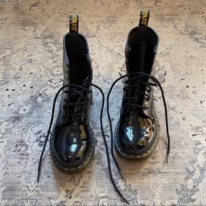 Women’s 7 Dr Martens 1460 black 8-eye lace up boot
